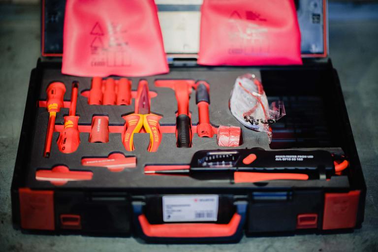 Valigia strumentazione per manutenzione veicoli elettrici ed ibridi