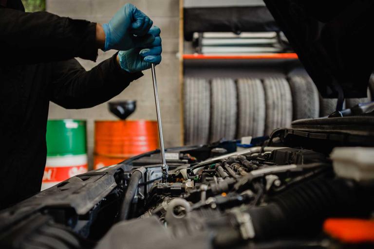 Cofano veicolo Centro Revisioni Trieste