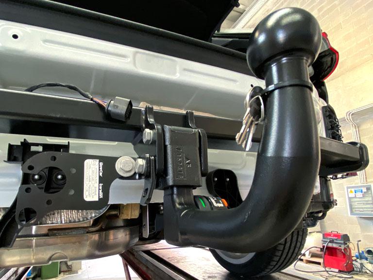 Installazione ganci traino su autovettura