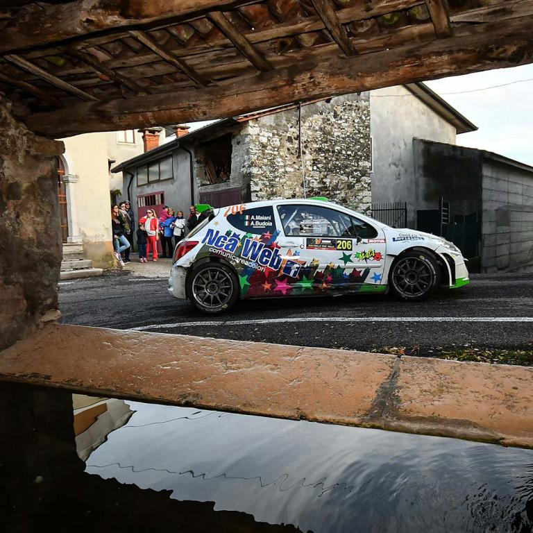 Macchina da Corsa su percorso in città CR Rally Team