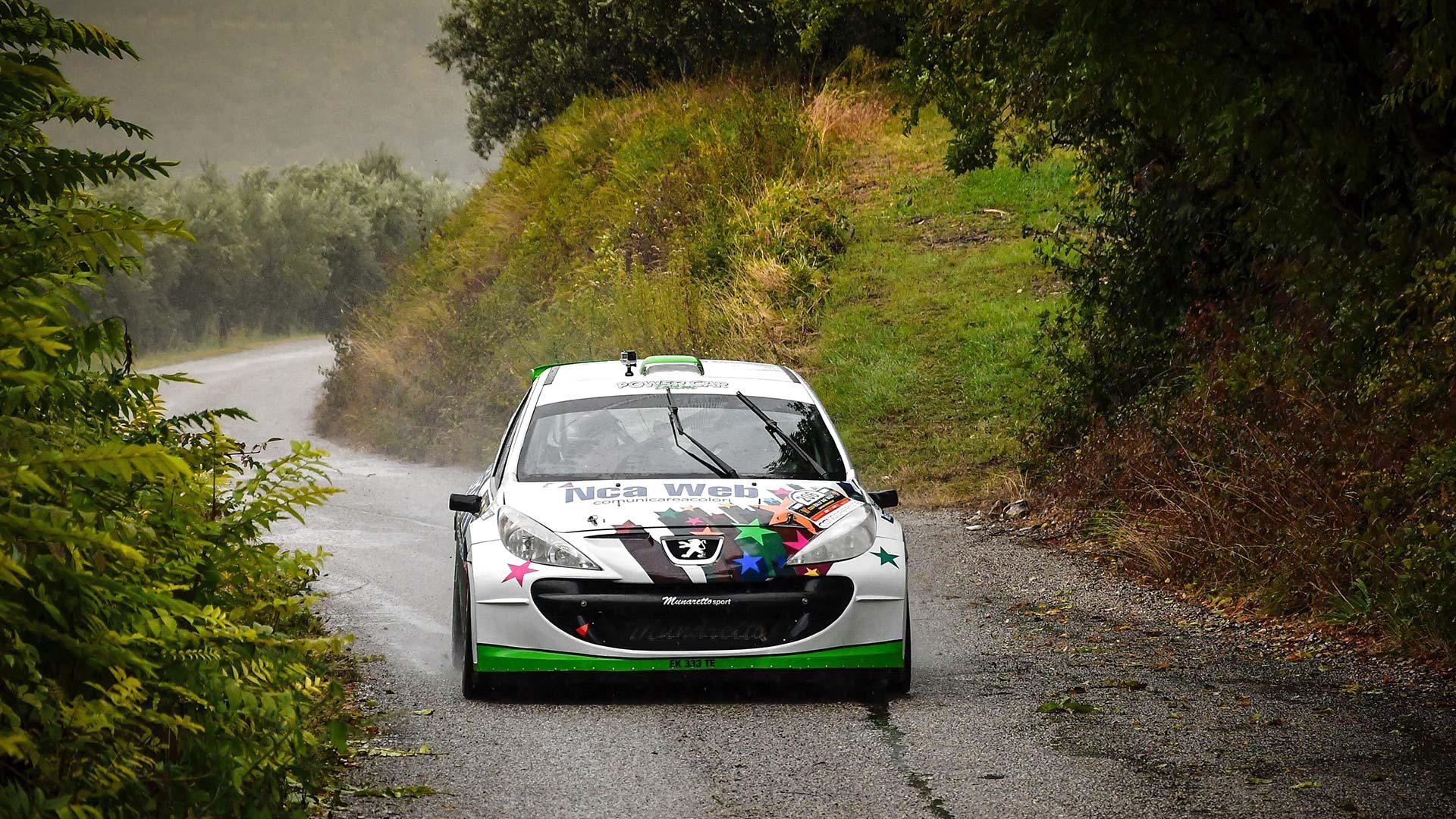 Macchina da corsa centro revisioni CR rally Team