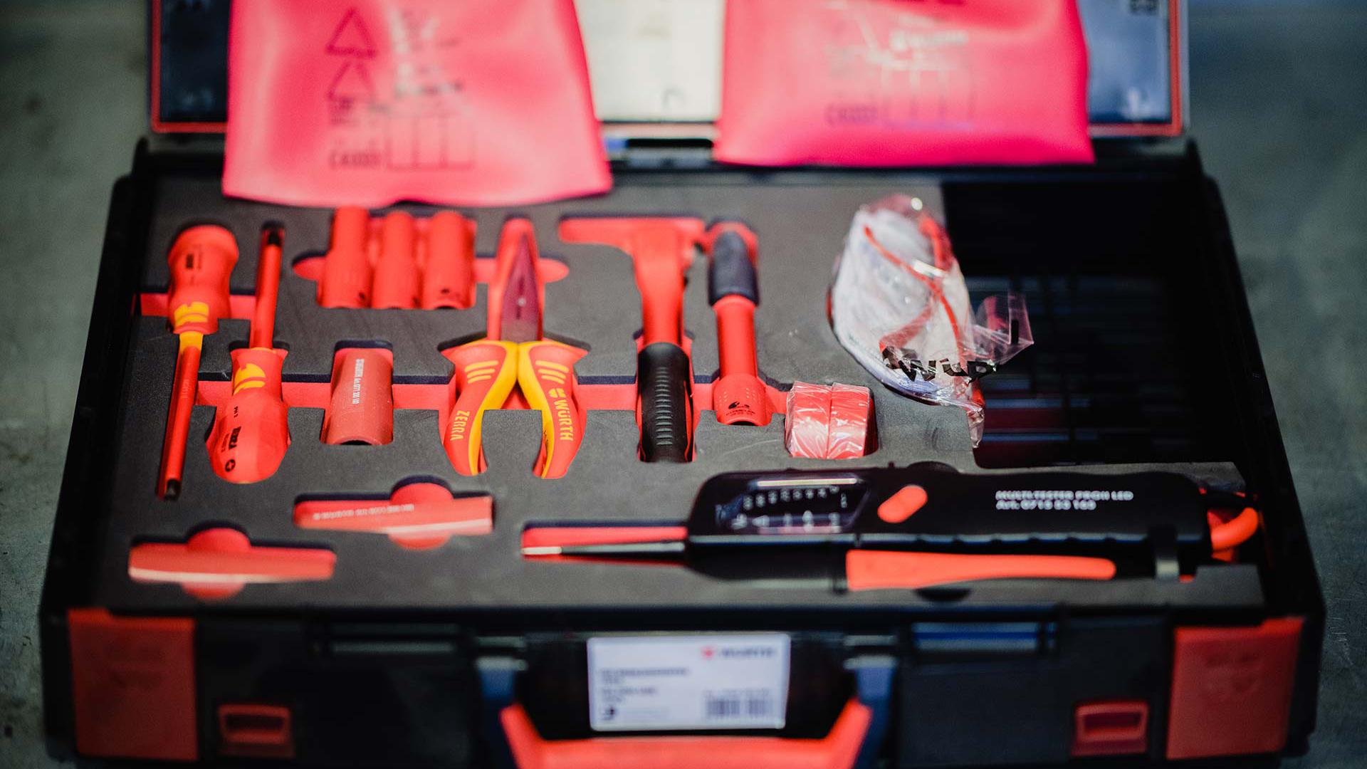 Valigia con strumentazione per macchine elettriche ed ibride